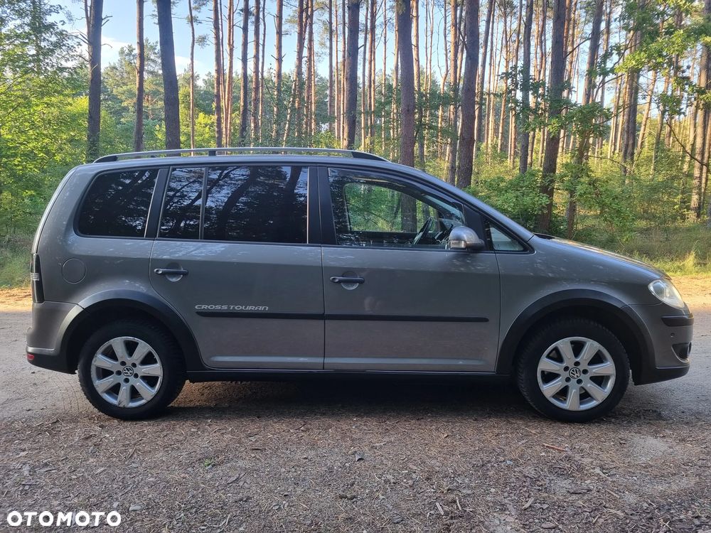 Volkswagen Touran 2.0 TDI DPF Highline DSG - 8