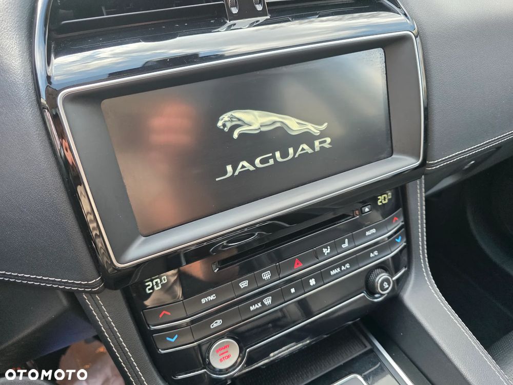 Jaguar F-Pace 2.0 i4D AWD R-Sport - 25