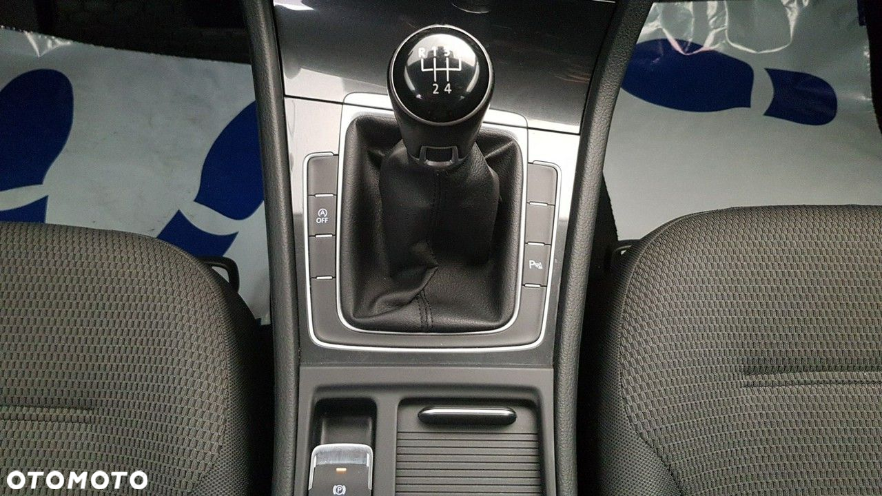Volkswagen Golf - 29