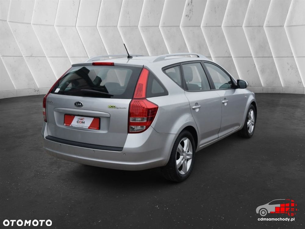 Kia Ceed - 10