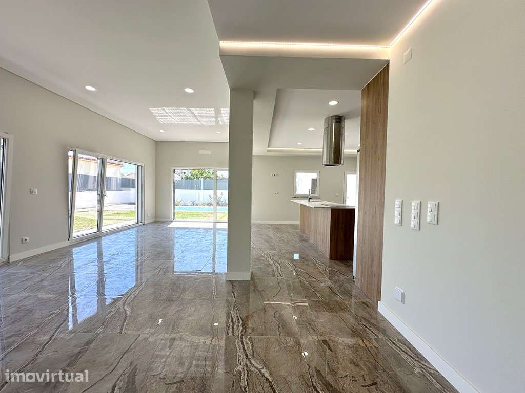 Moradia T5 a Venda em Azeitão com Piscina e Garagem - Grande imagem: 5/33