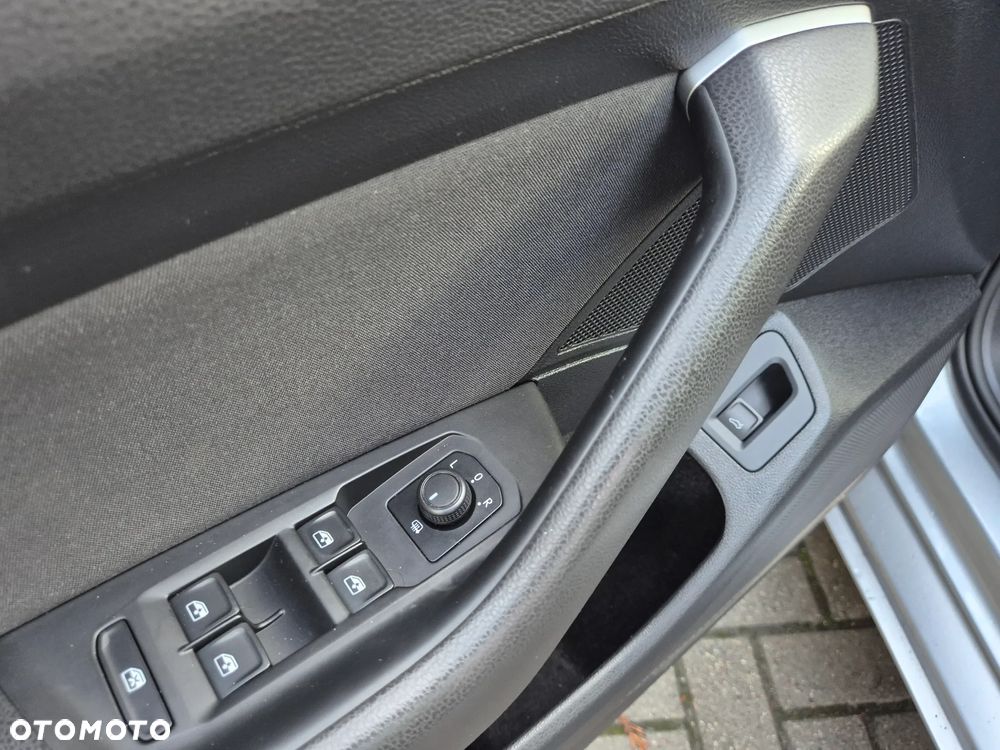 Volkswagen Passat - 33