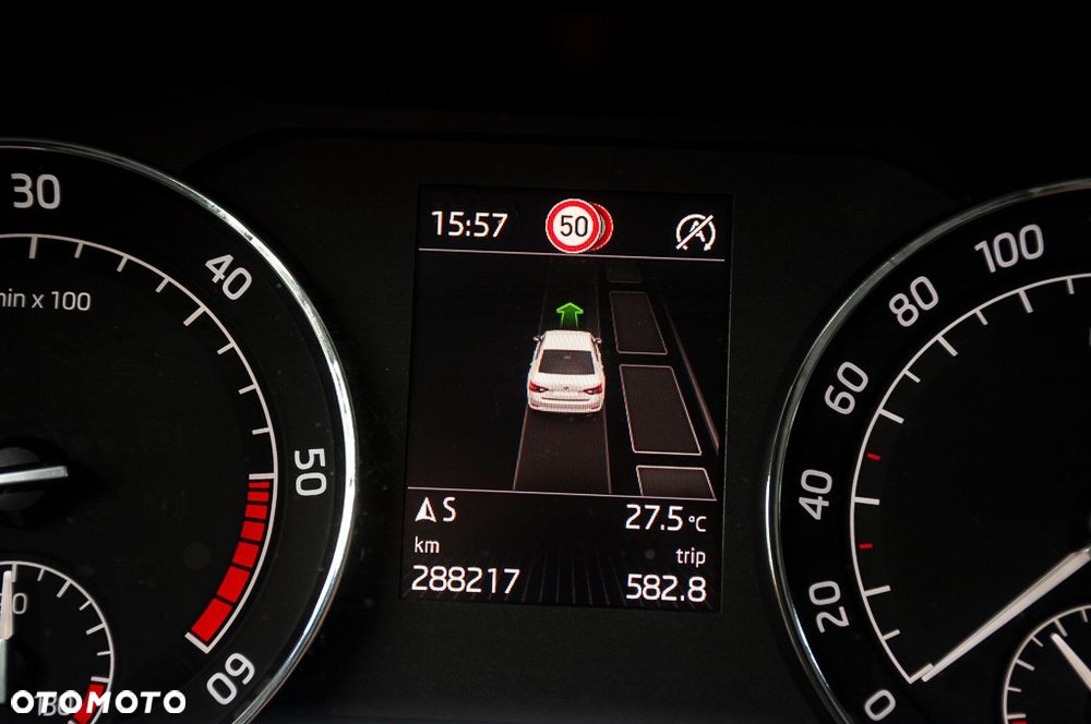 Skoda Superb 2.0 TDI DSG Sportline - 33