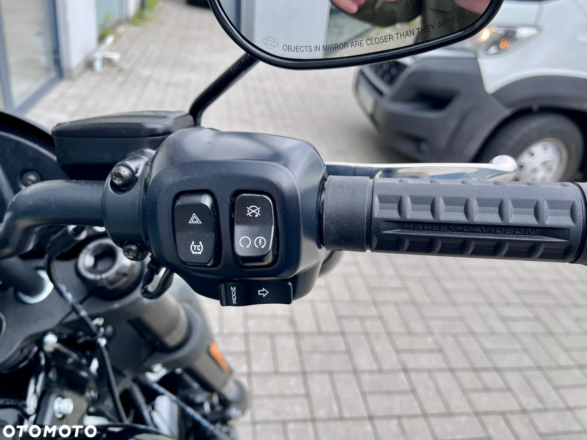 Harley-Davidson Softail Low Rider - 17