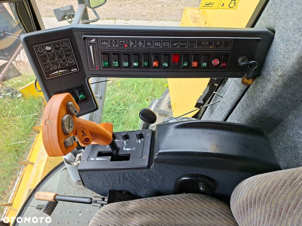 New Holland Tx 68 - 12