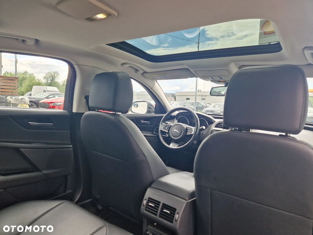 Jaguar XE - 27