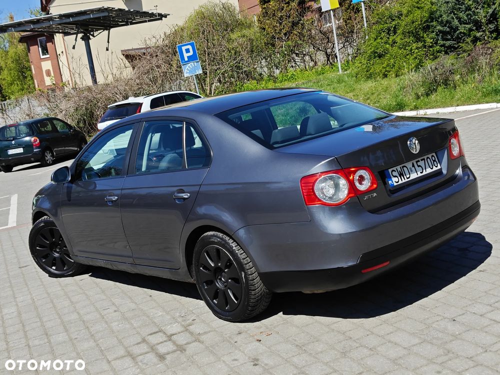 Volkswagen Jetta 1.6 Comfortline - 6