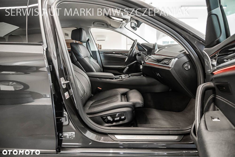 BMW Seria 5 530i xDrive Sport Line - 31