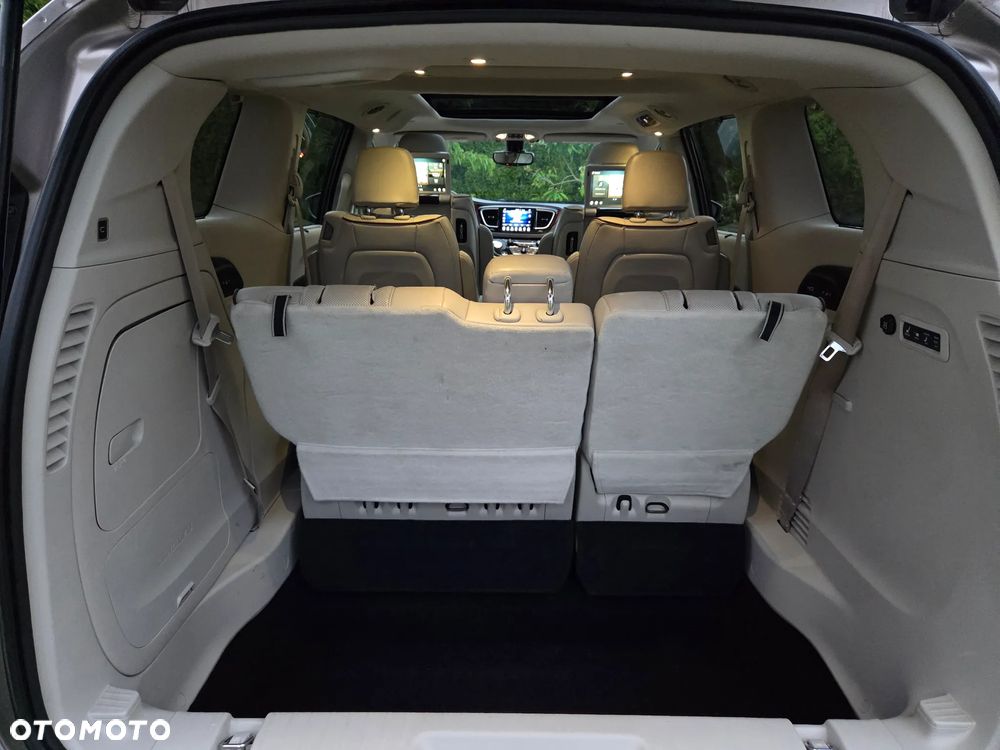 Chrysler Pacifica - 8