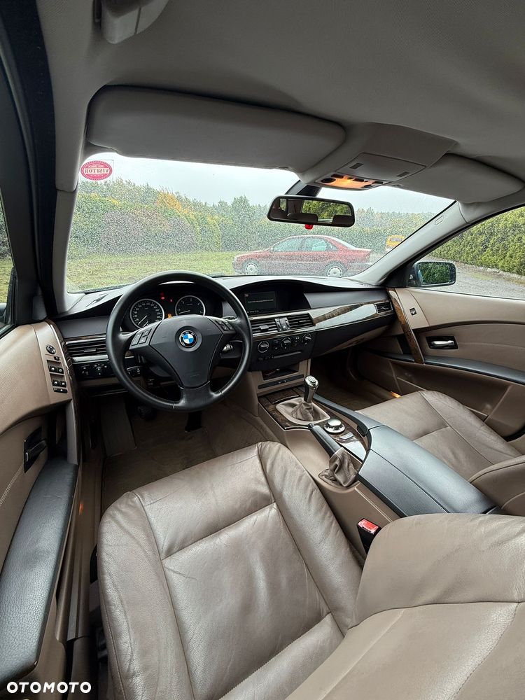 BMW Seria 5 525d - 28