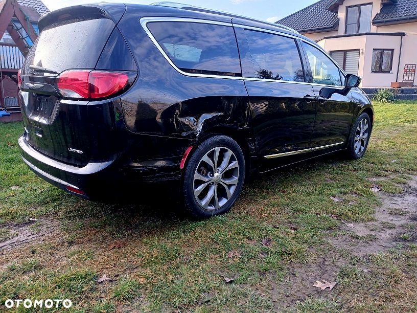 Chrysler Pacifica - 5