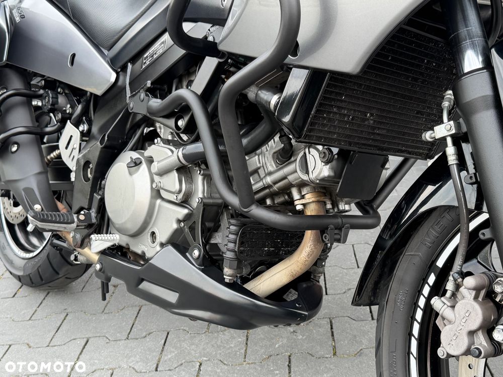 Suzuki V-STROM - 16
