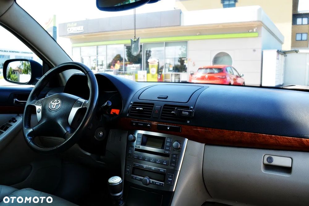 Toyota Avensis 2.2 D-4D Sol - 8