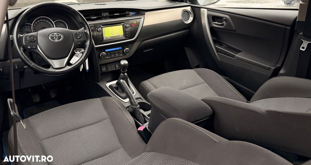 Toyota Auris 1.4 D-4D Unique - 6