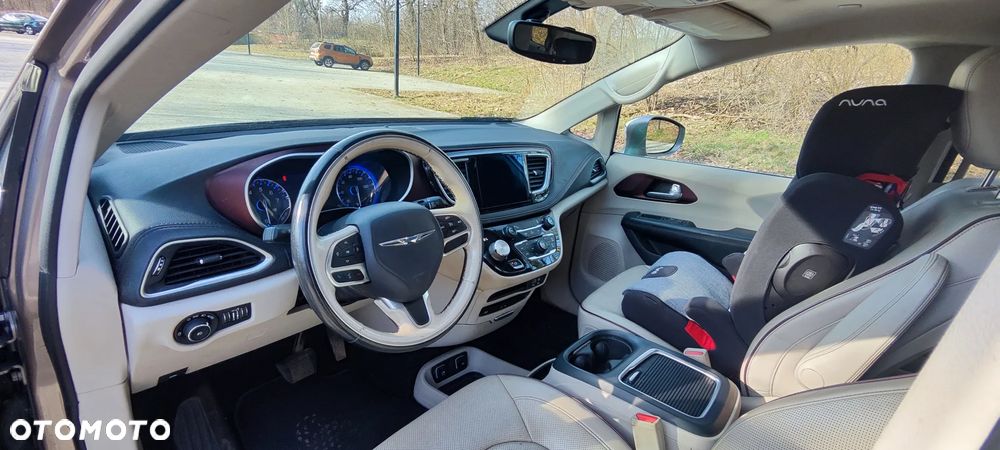 Chrysler Pacifica - 13