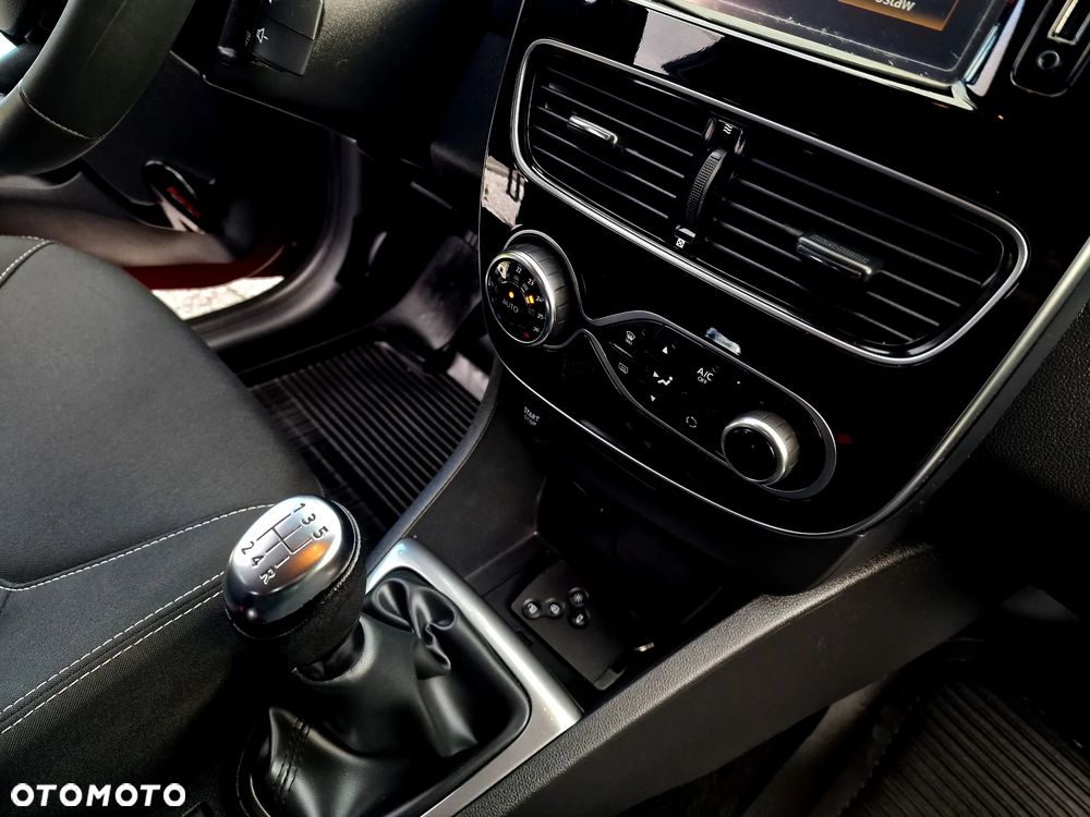 Renault Clio 1.2 16V Limited - 21