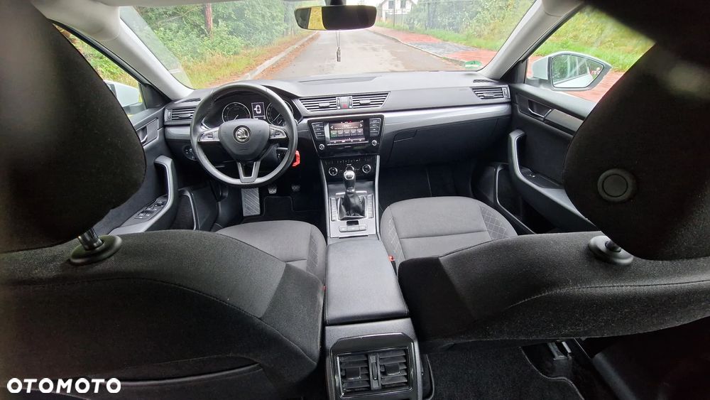 Skoda Superb 2.0 TDI Premium Edition - 20