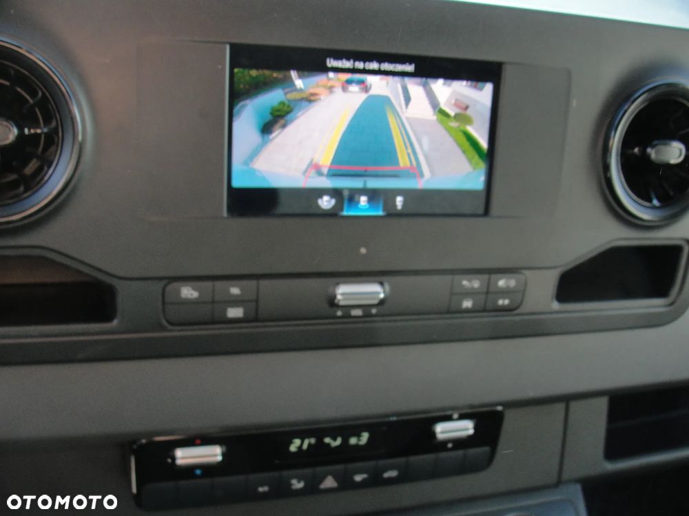 Mercedes-Benz Sprinter - 12