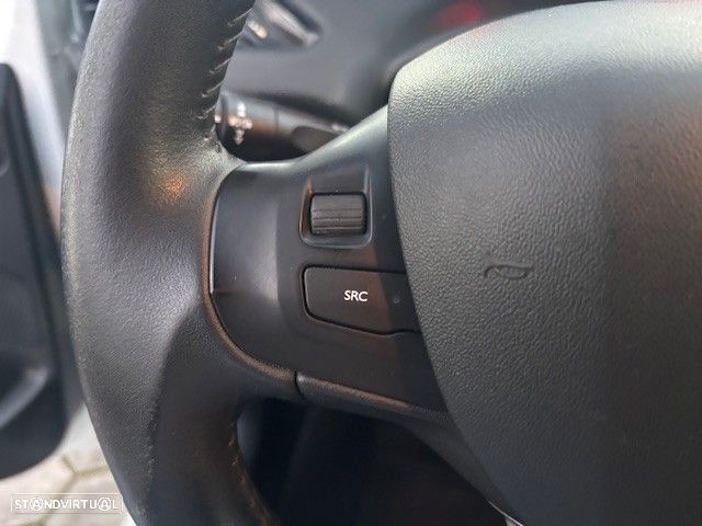Peugeot 208 1.4 HDi SE Style - 14