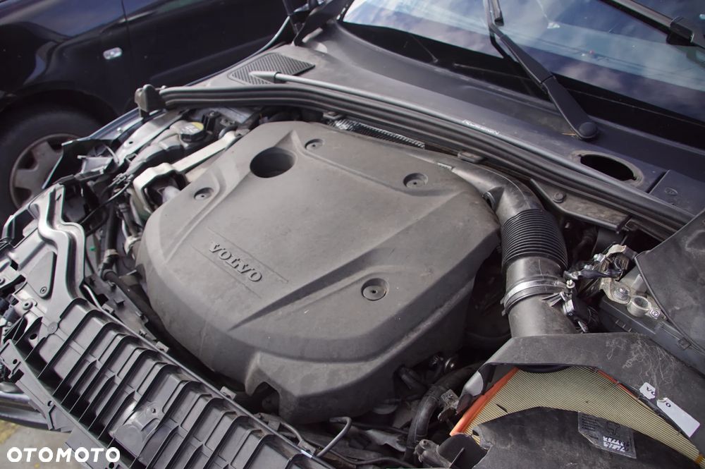 Auto na części - Volvo V60 I Lift R-Design 2.0 D2 120 KM D4204T8 M66 714 2015R Silnik Skrzynia Drzwi Szyba Lusterko Zderzak Klapa Lampa Sterownik Moduł Czujnik Deska Kokpit Licznik Wyświetlacz - 12