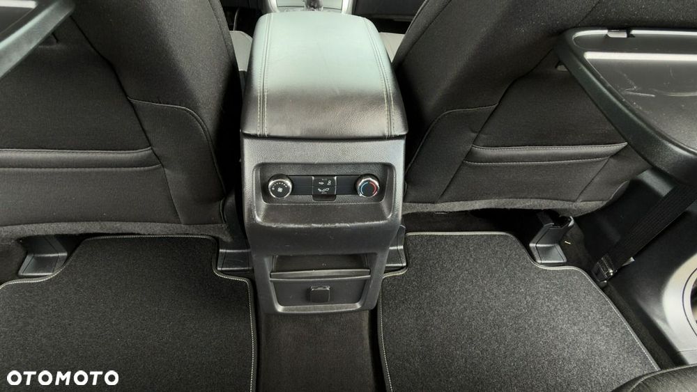 Ford Galaxy - 25