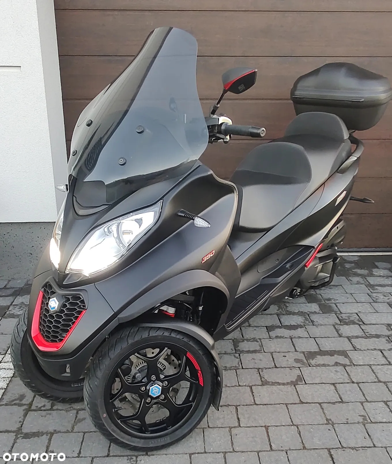 Piaggio MP-3 - 12