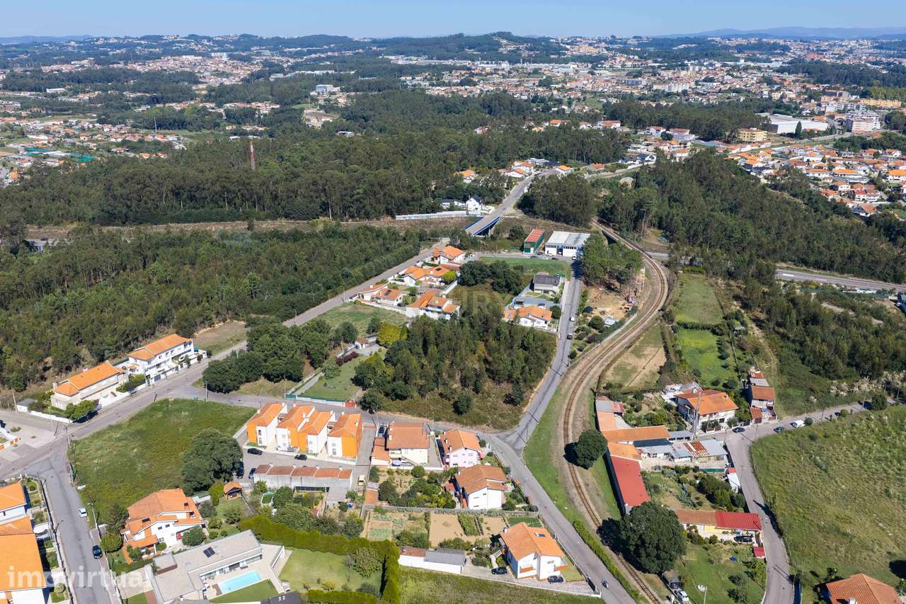 TERRENO EM SILVALDE | UM PROJETO COM VÁRIAS POSSIBILIDADES DE VALORIZA - Grande imagem: 3/13