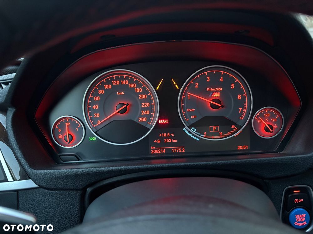 BMW Seria 3 330i xDrive Sport Line - 32
