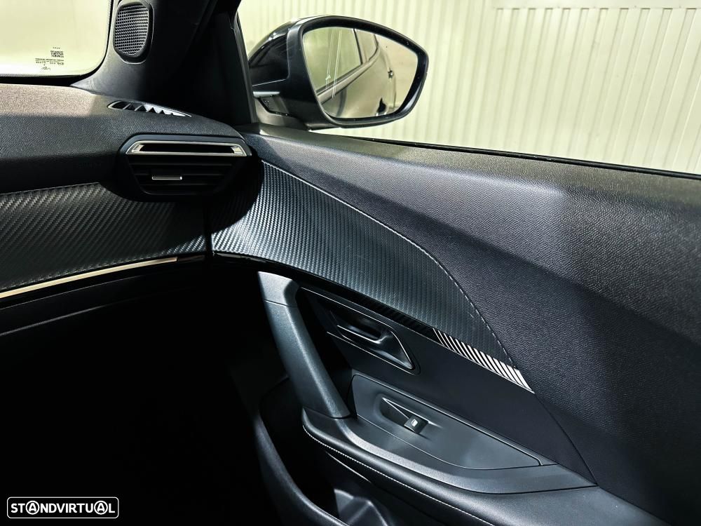 Peugeot 2008 1.2 PureTech Allure EAT8 - 22