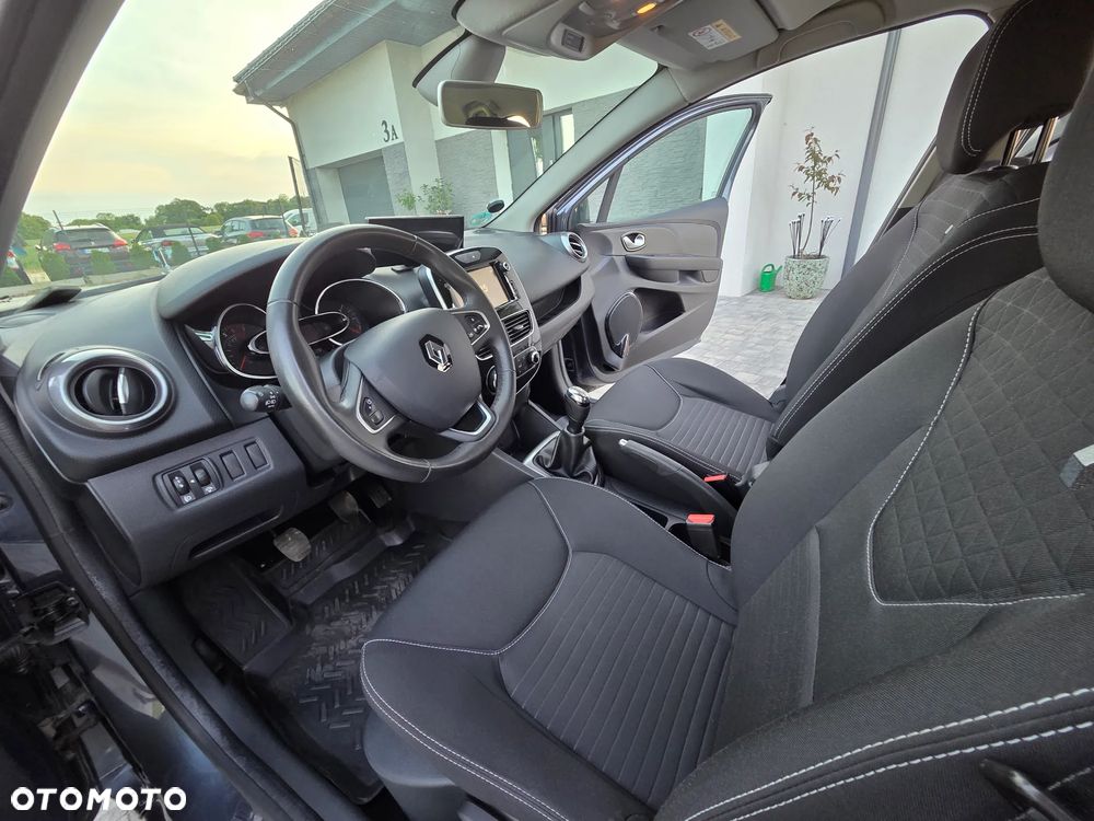 Renault Clio 1.2 16V 75 LIMITED - 11