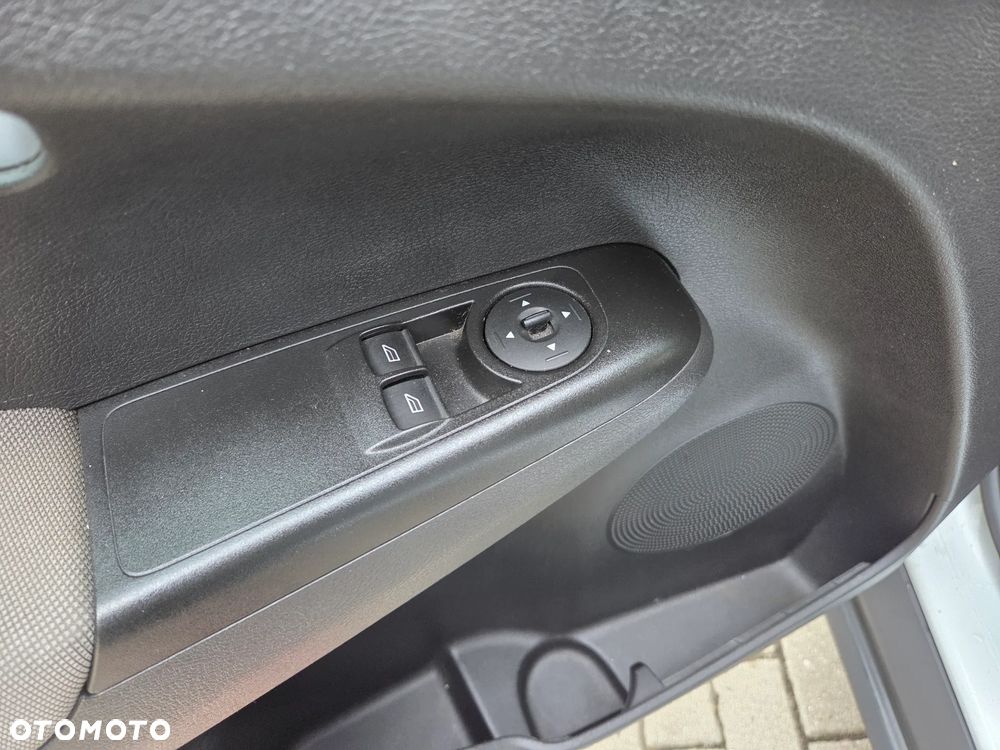 Ford Transit Courier - 11