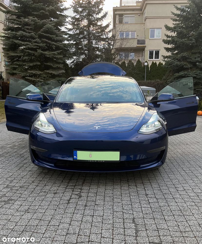 Tesla Model 3 - 1