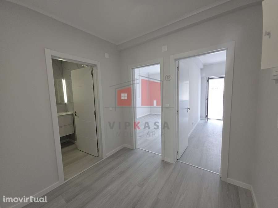 Apartamento T2 remodelado em Benfica - Grande imagem: 4/13