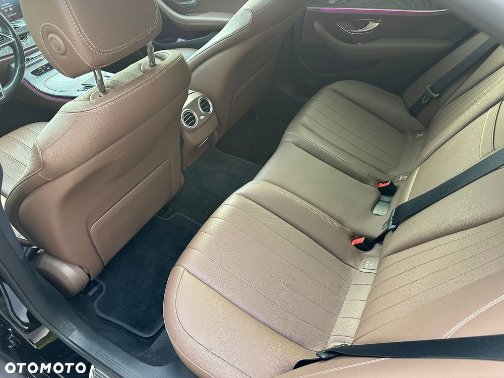 Mercedes-Benz Klasa E 300 9G-TRONIC AMG Line - 8