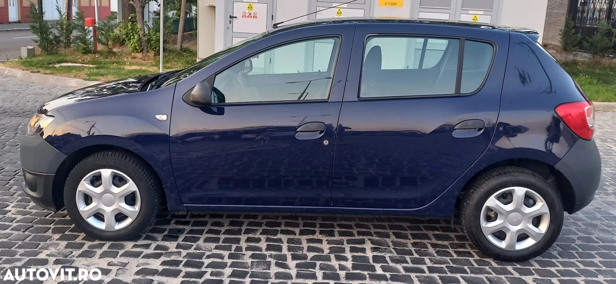 Dacia Sandero 1.2 16V 75 Essentiel - 12