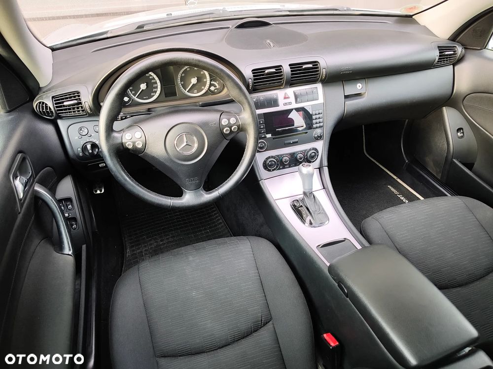 Mercedes-Benz Klasa C 180 Kompressor Automatik Avantgarde Sport Edition - 32