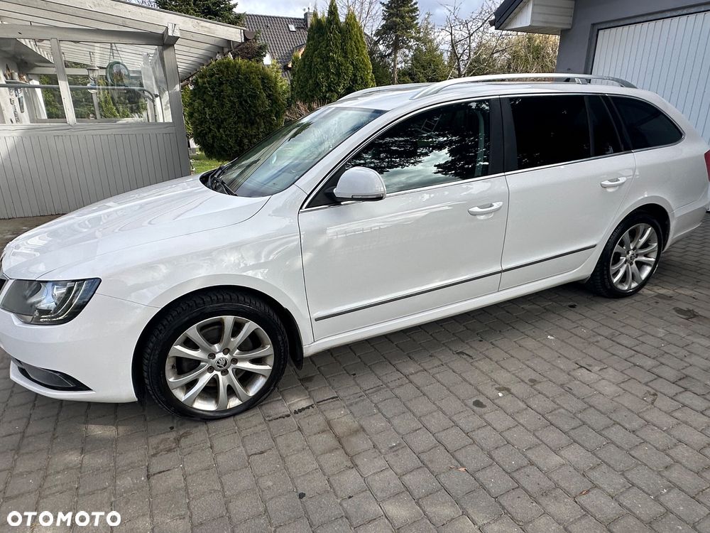 Skoda Superb 2.0 TDI 4x4 Elegance DSG - 2