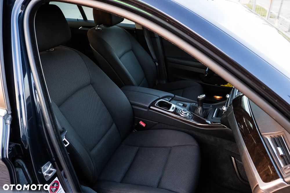 BMW Seria 5 520d - 28