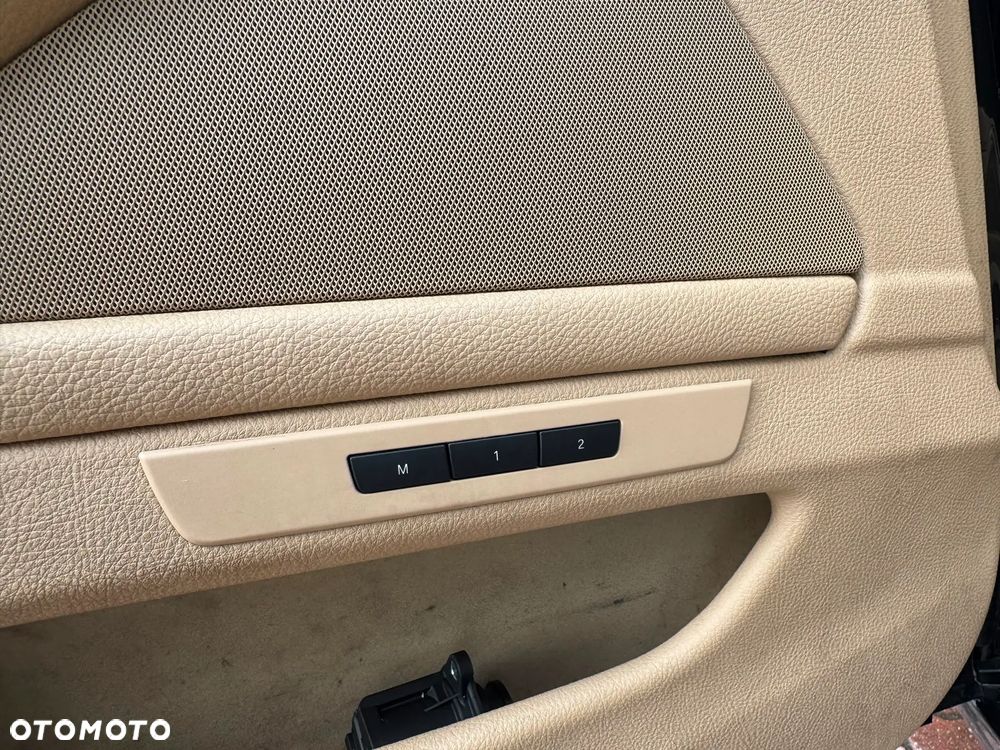 BMW Seria 5 535i - 12