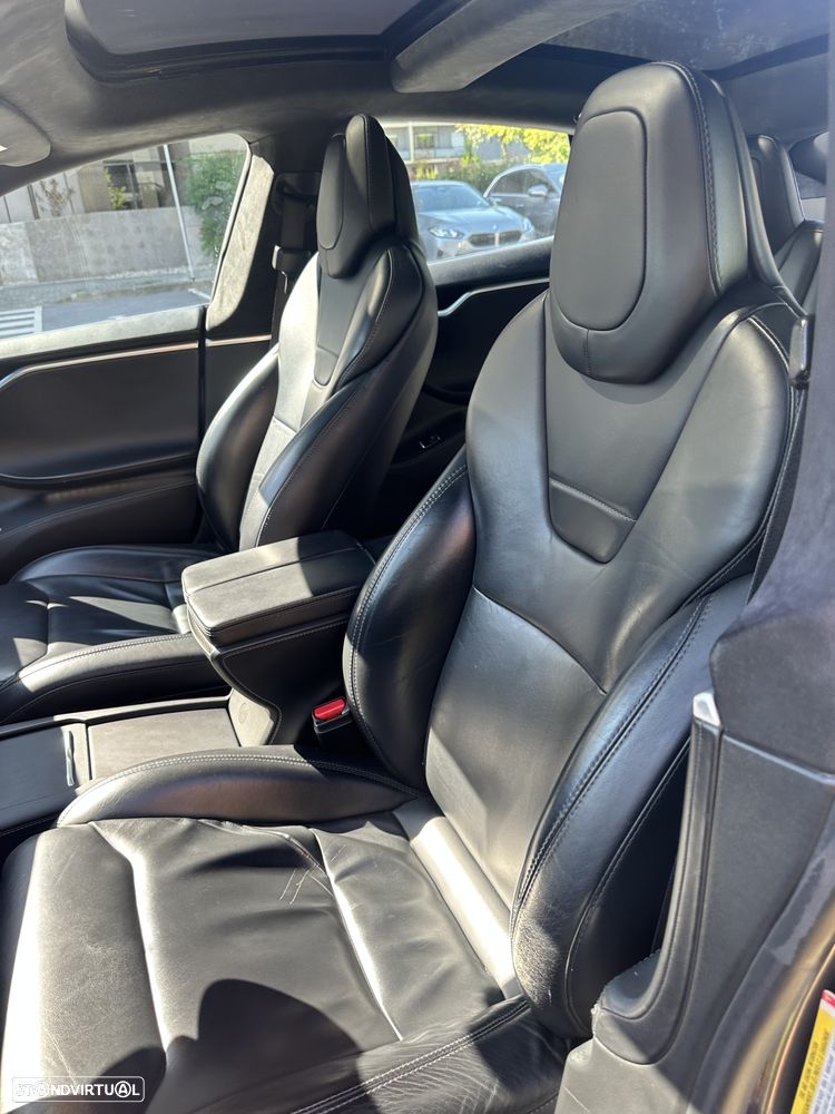 Tesla Model S - 14