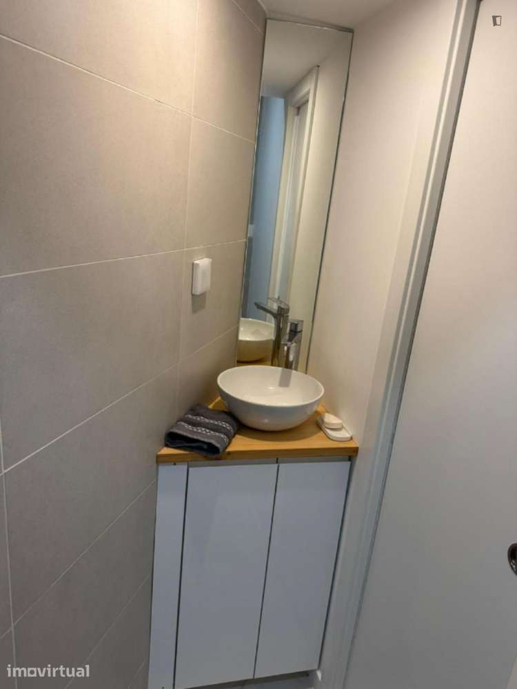 Quarto - localizado em Oeiras Lisbon - Grande imagem: 5/7