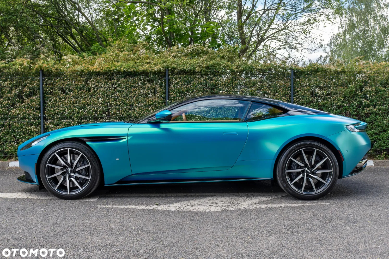 Aston Martin DB11 Standard - 2
