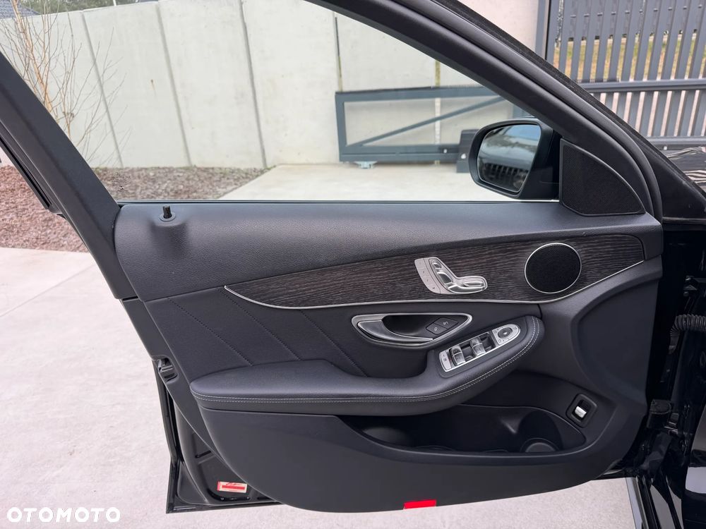 Mercedes-Benz Klasa C 300 9G-TRONIC AMG Line - 11