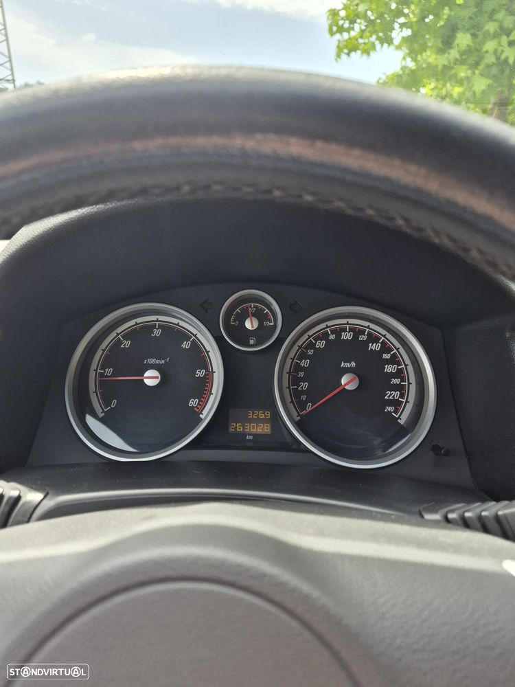 Opel Astra GTC 1.7 CDTI - 4