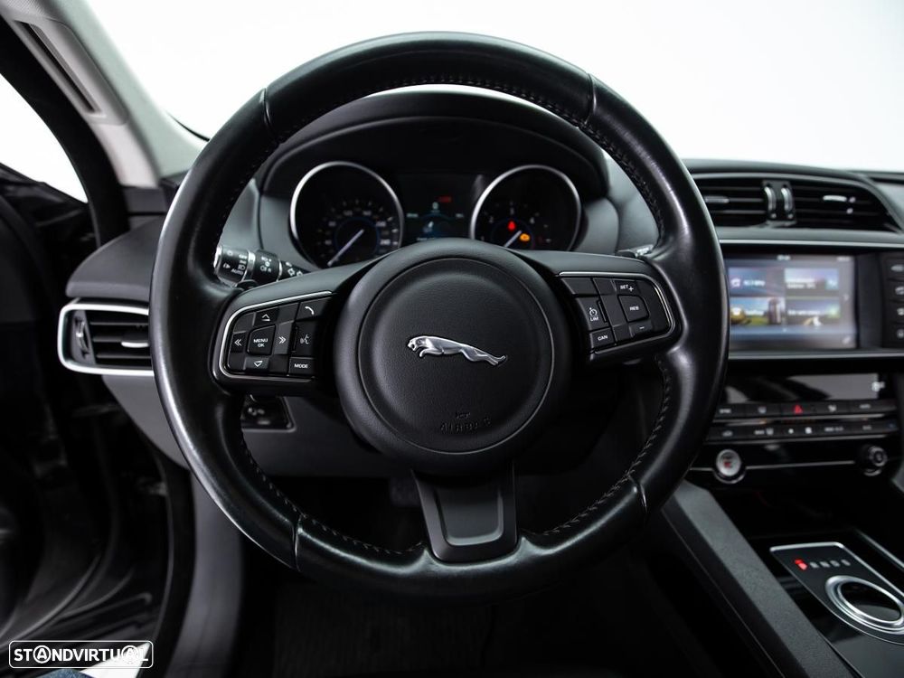 Jaguar F-Pace - 19
