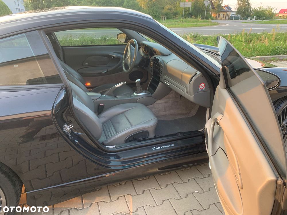 Porsche 911 Carrera - 12