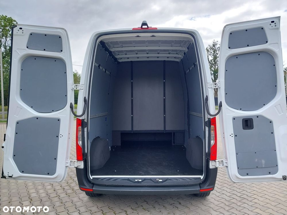 Mercedes-Benz Sprinter - 33