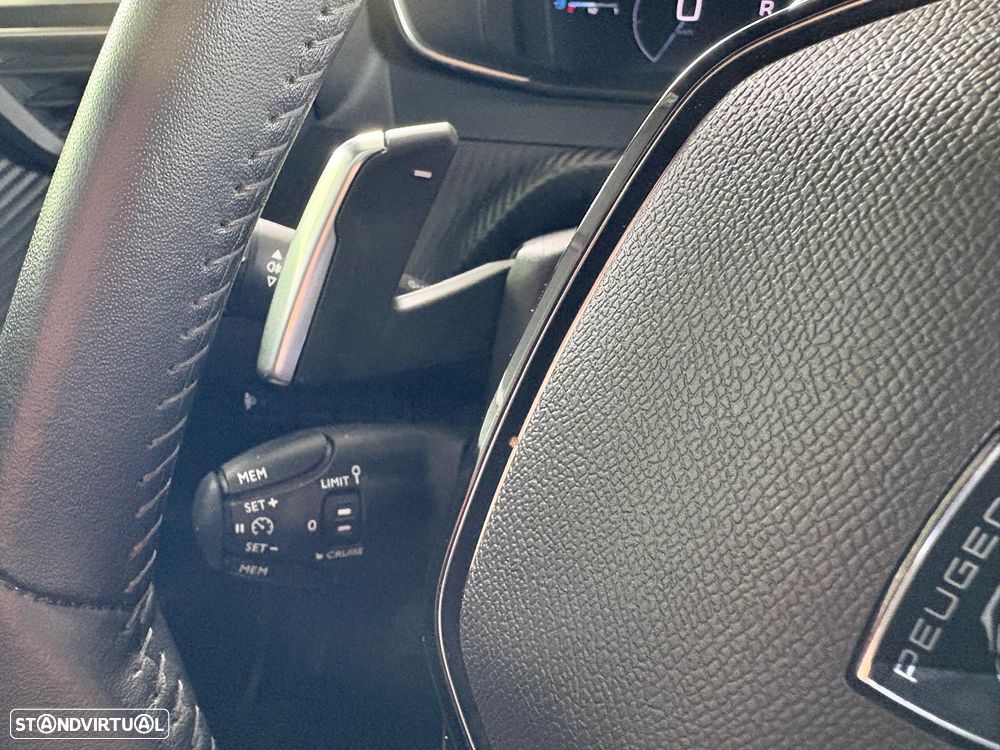 Peugeot 2008 1.2 PureTech Allure EAT8 - 19