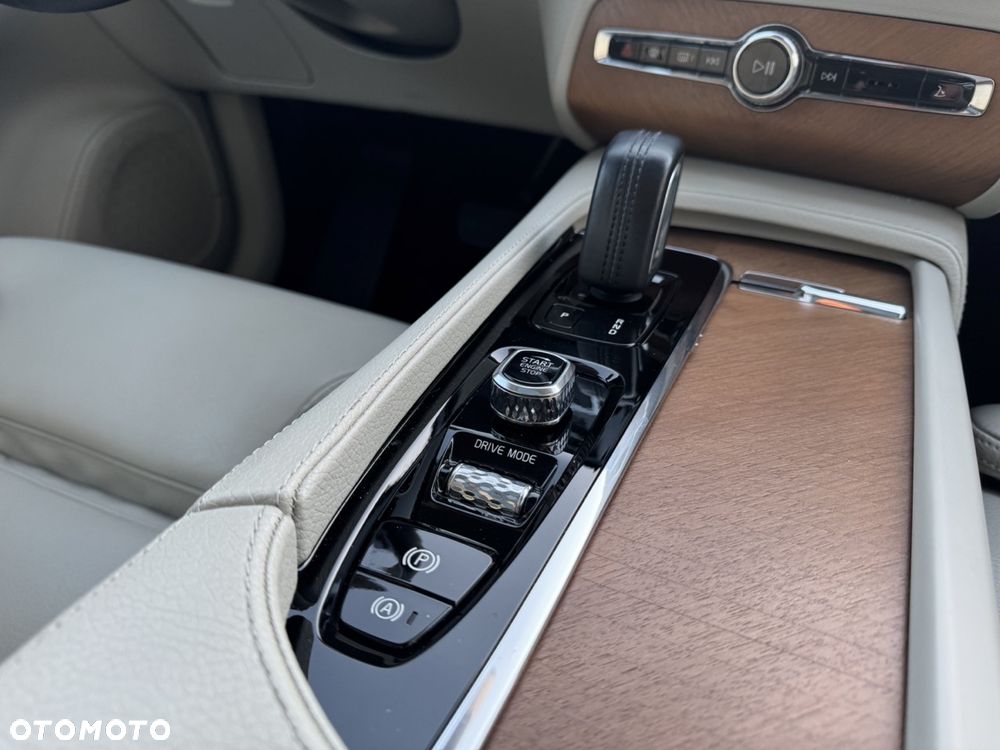 Volvo XC 90 D5 AWD Momentum 7os - 29