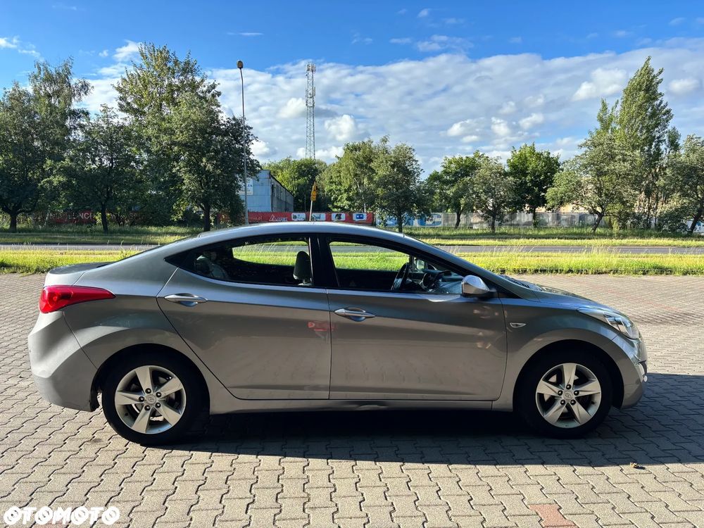 Hyundai Elantra 2012 photo 2